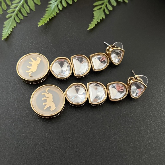 Grey statement earrings - Picture 4 of 4